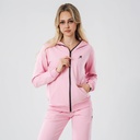 PROTEINI.SI ŽENSKA JOPA S KAPUCO